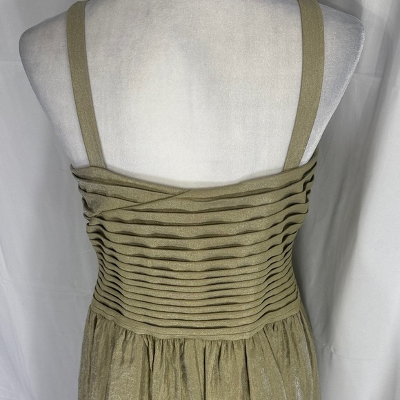 Elegant Olive Green Pleated Dress - Picture 10 of 12